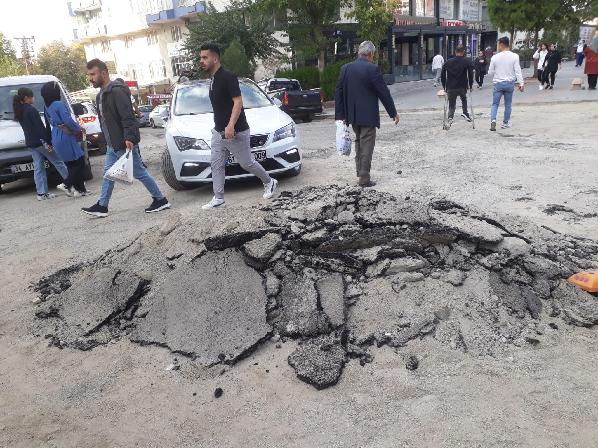 Taş parkeler kaldırıldı