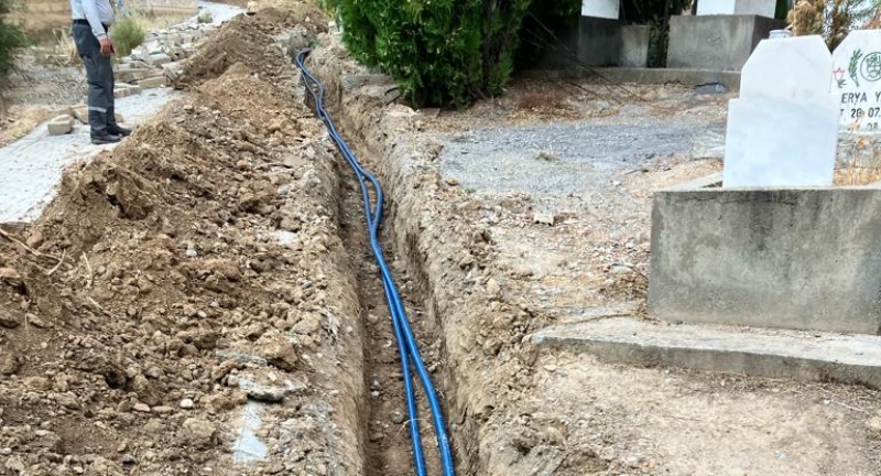 TİLMERÇ MEZARLIĞININ SU SORUNU ÇÖZÜLDÜ
