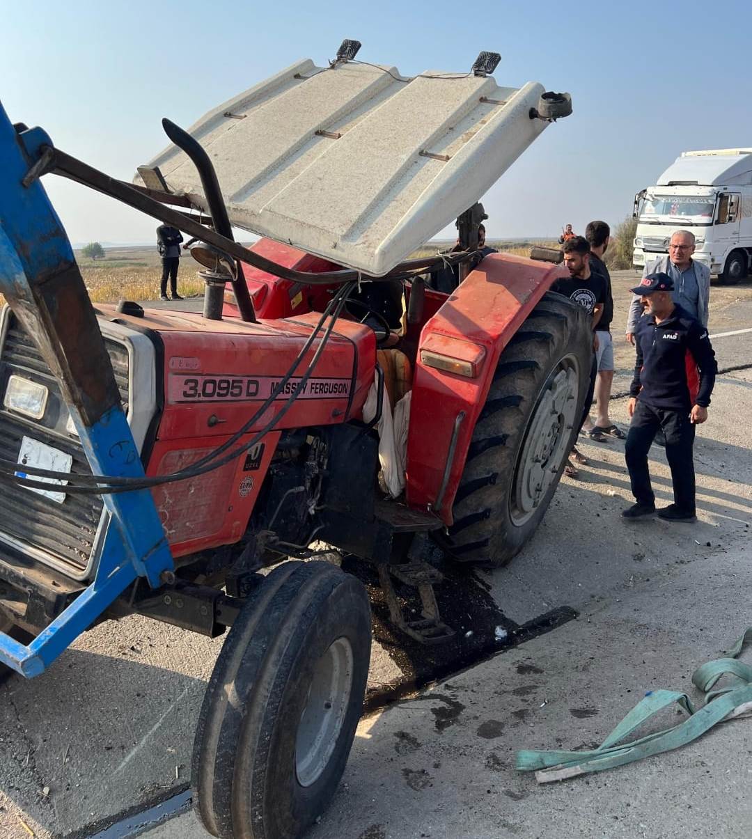 Traktör devrildi, 1 ağır yaralı