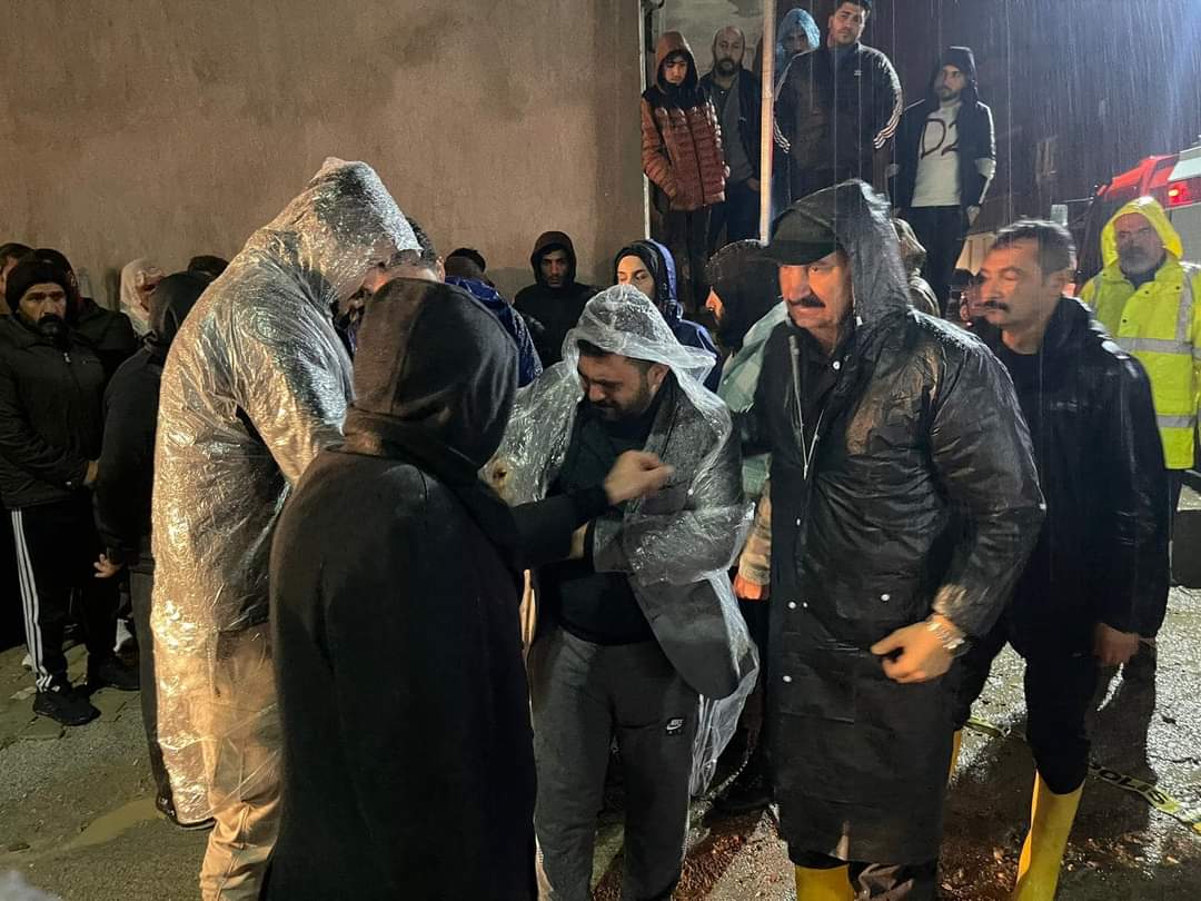 Vali Canalp, gece olay yerindeydi