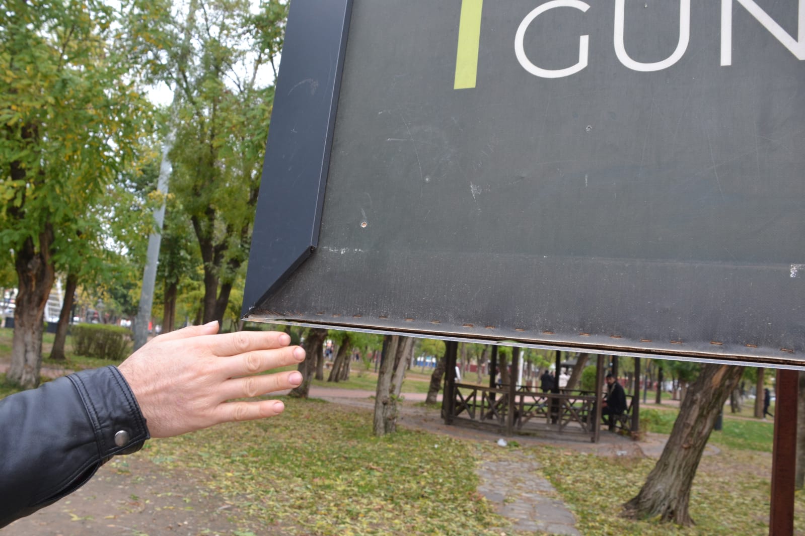 Güney’in hasarlı afişlerine tepki