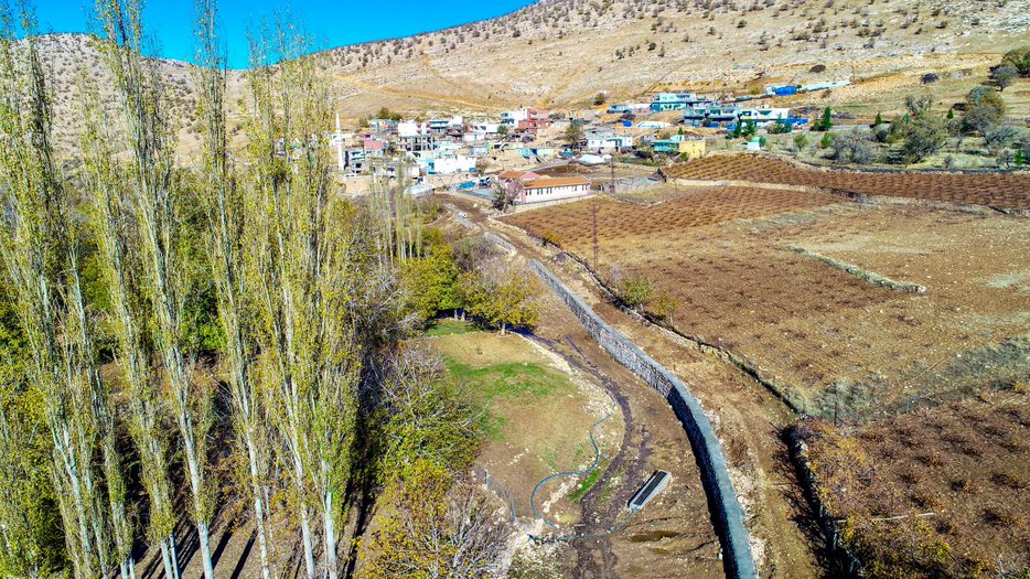 Ardıçlı köyüne istinat duvarı