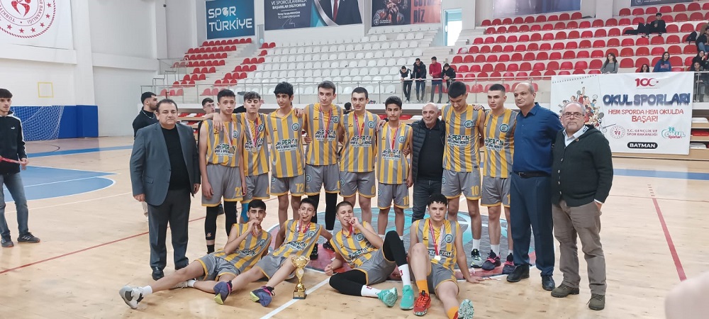 Basketbolda Mehmet Akif Ersoy farkı