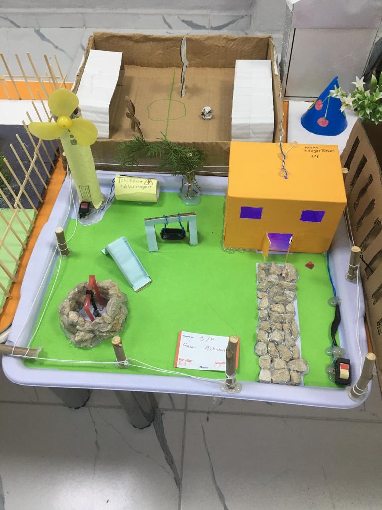 İlkokul öğrencilerinden oyuncak sergisi