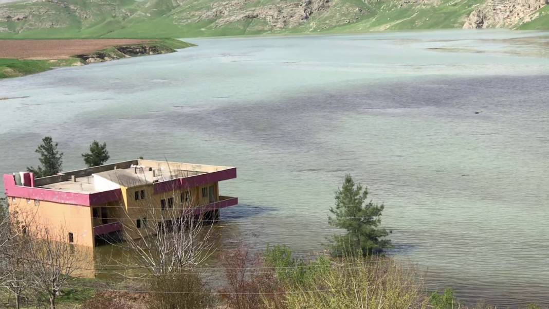 Kumgeçit köyü yeniden inşa ediliyor
