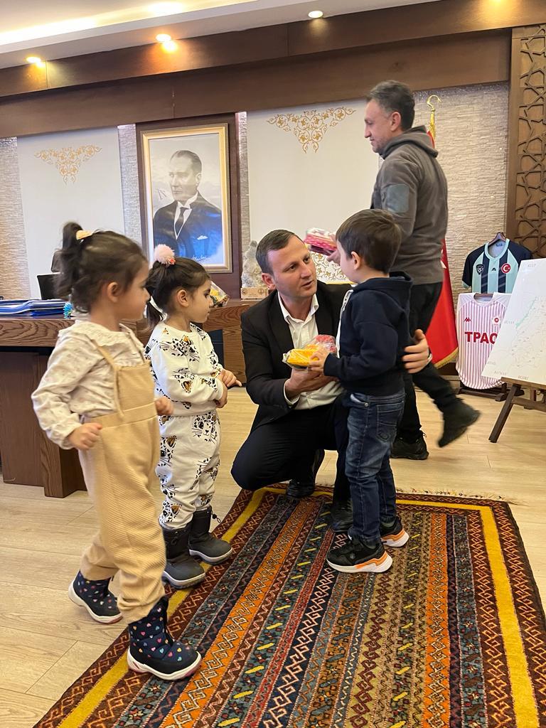 Minik öğrencilerden kaymakama ziyaret