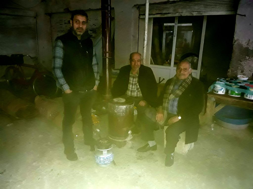 Pazar esnafının soğukla mücadelesi