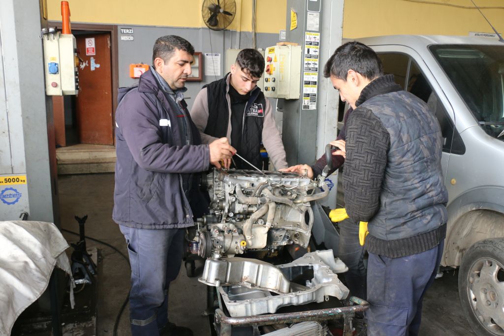 Stajyerlere pratik eğitim