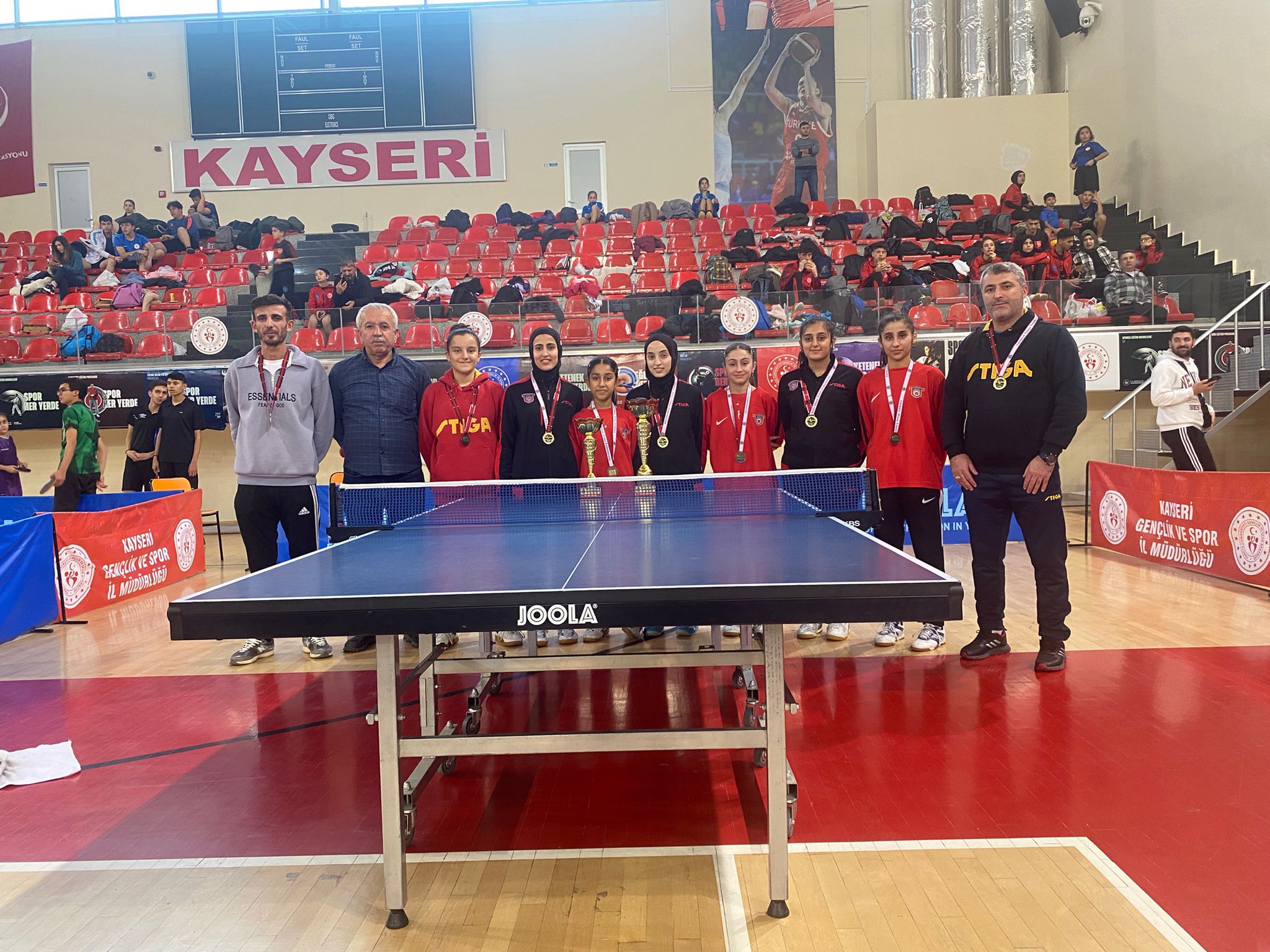 Tenisçiler dereceyle döndüler