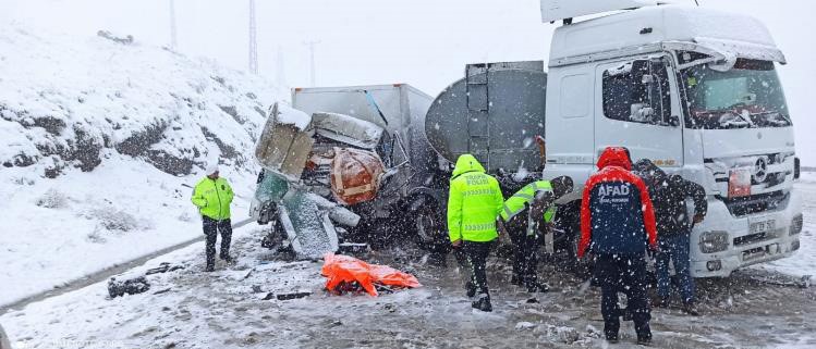 Zincirleme trafik kazası: 1 ölü