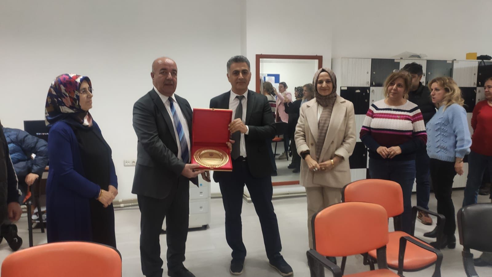 45 Yıllık eğitimci emekliliğe ayrıldı