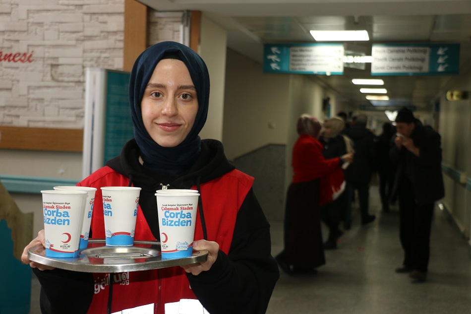 Belediyeden sıcak çorba ikramı