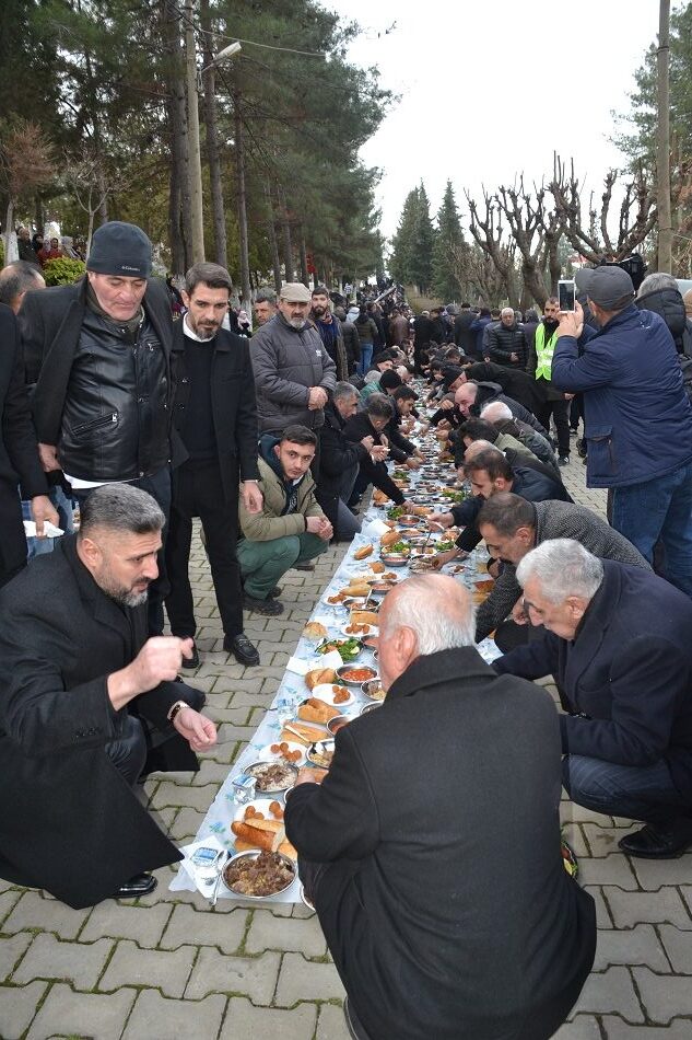 Binlerce kişi yer sofrasında buluştu