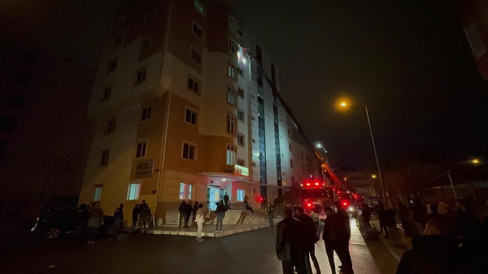 Hastanedeki odasını ateşe verdi