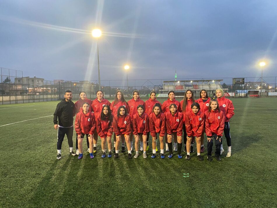 Kadın futbol takımlarından anlamlı dayanışma