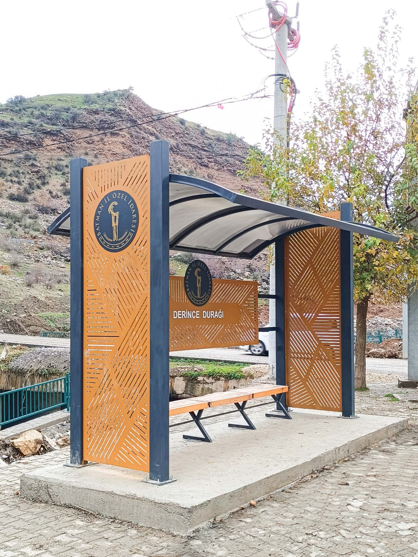 Köy yollarına modern duraklar