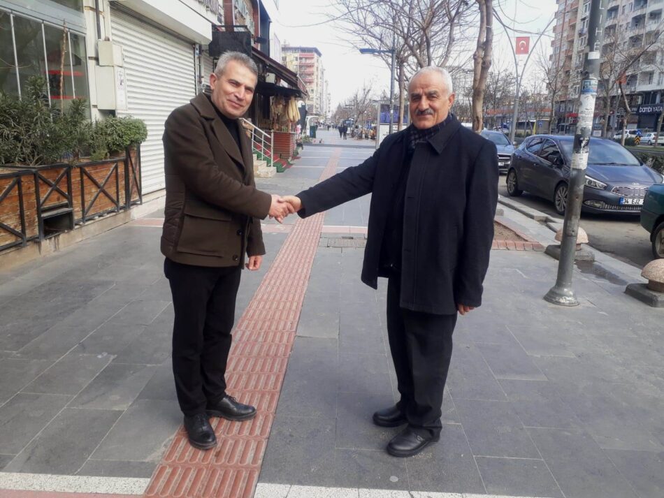 Muhtar adaylarından örnek dayanışma