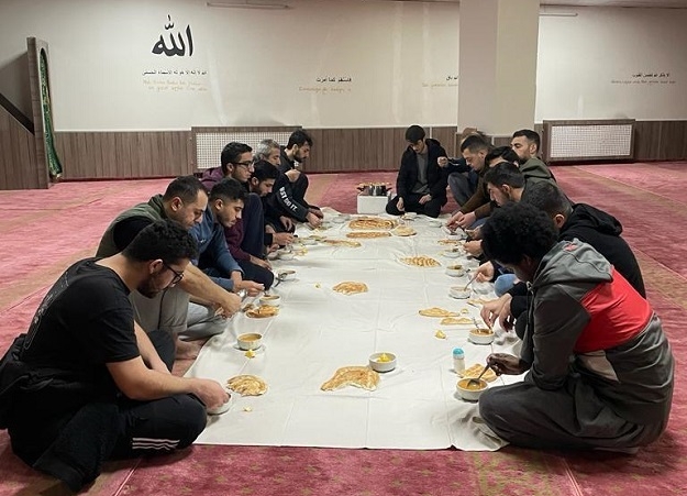 Sabah namazında buluştular