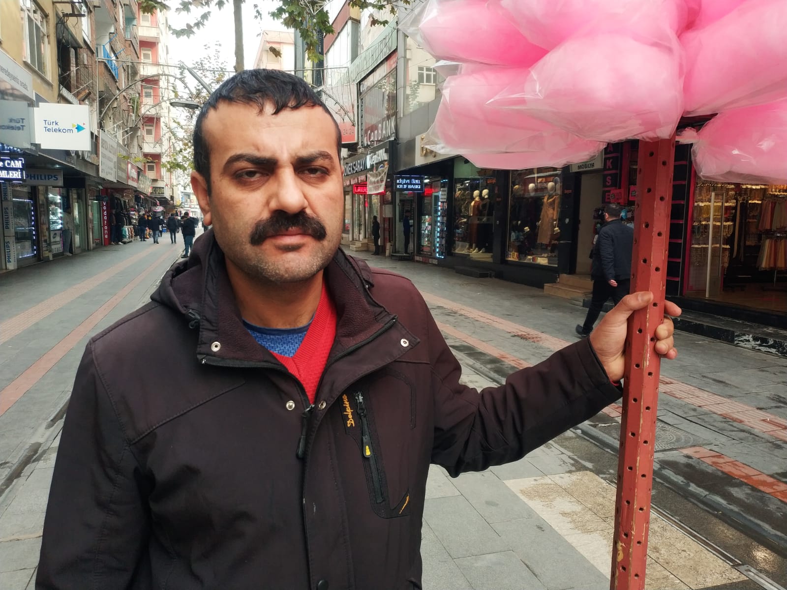 Seyyar satıcıdan örnek davranış