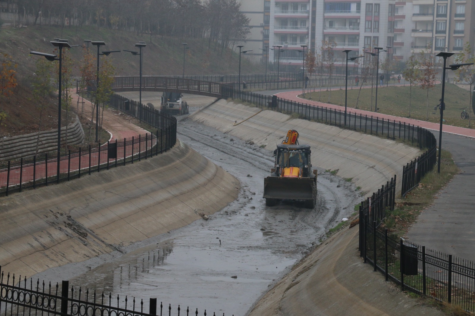  Sulama kanalları temizleniyor