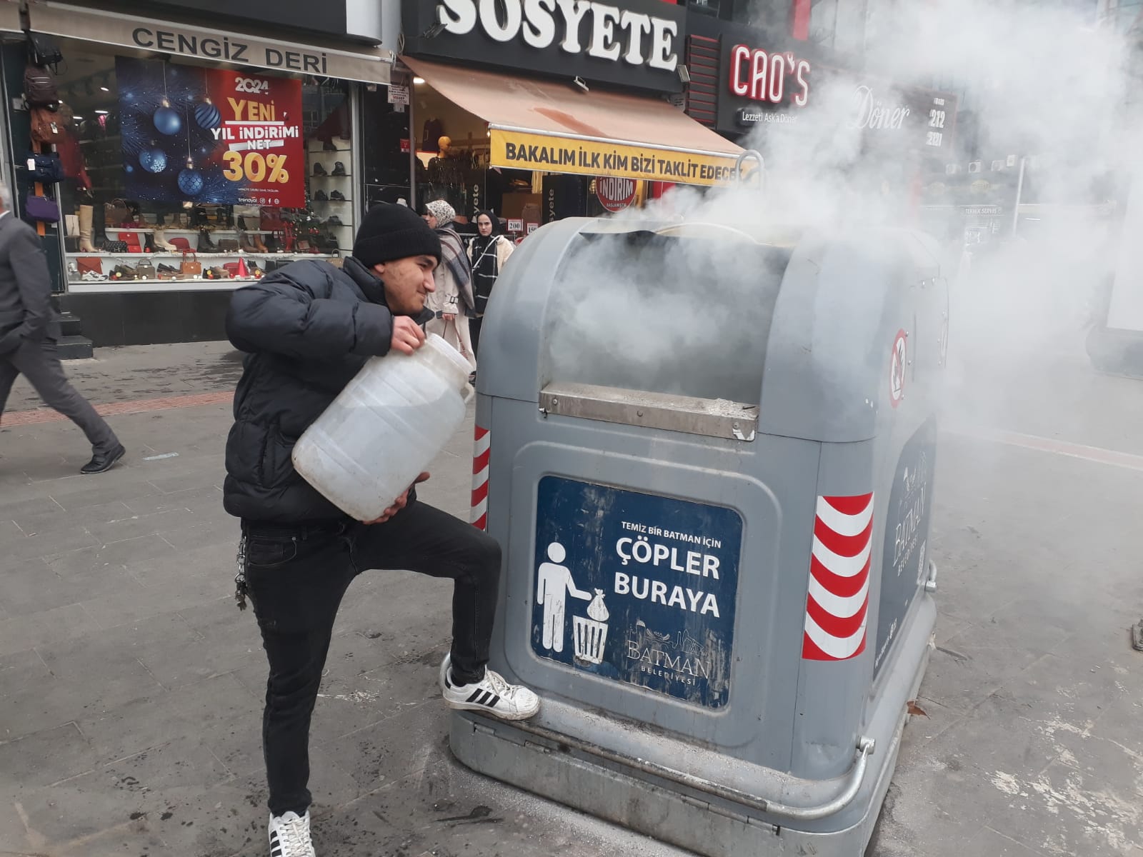 Üniversiteli gençten örnek davranış