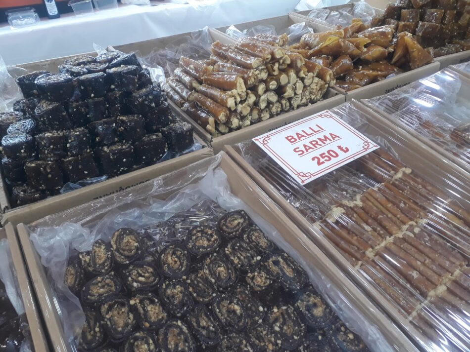 Yöresel fuarın gözdesi; Ballı sarma