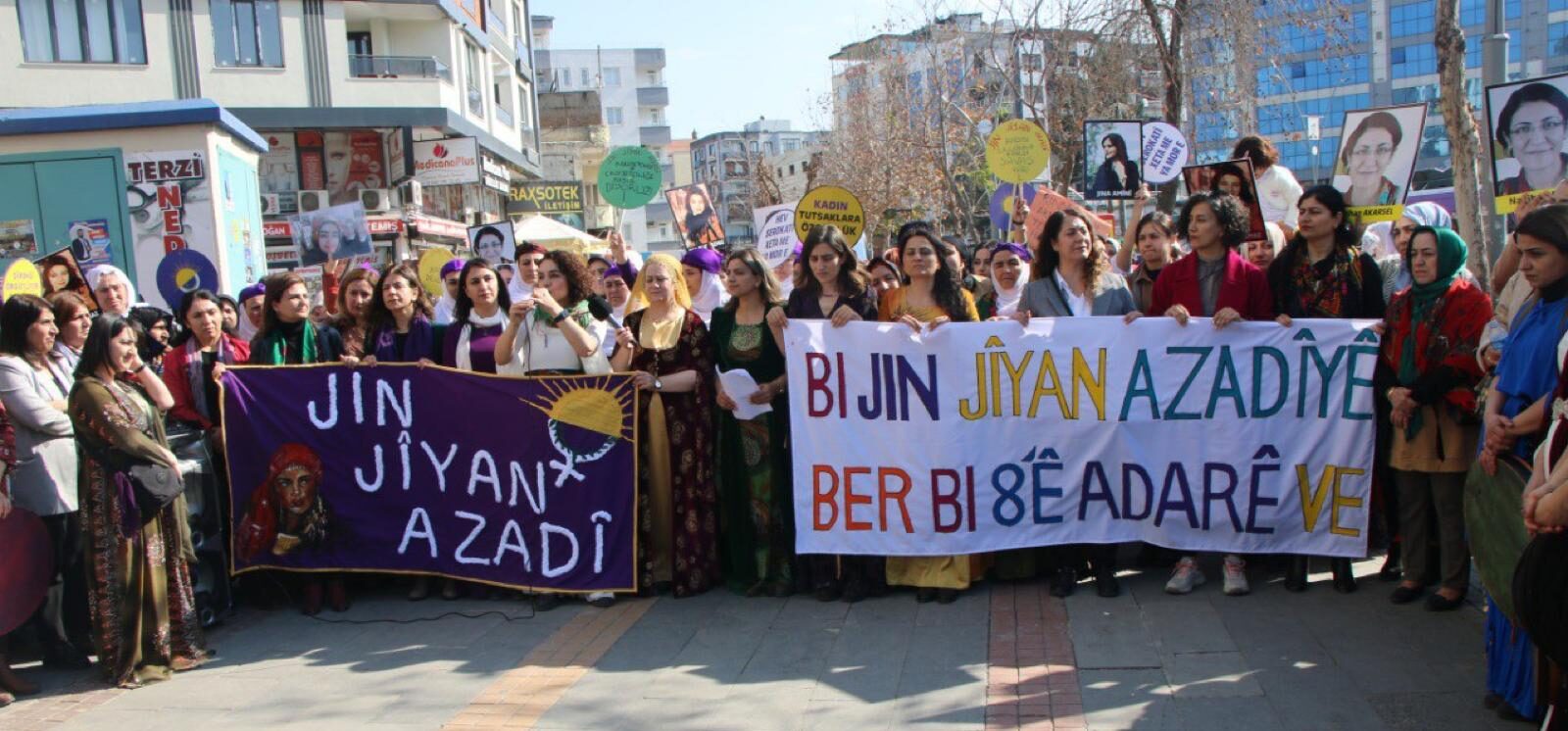 8 Mart için sahaya indiler