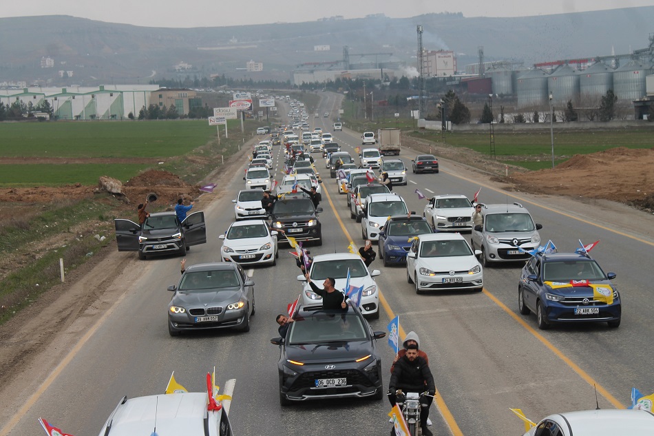 DEM Parti adayları konvoyla karşılandı