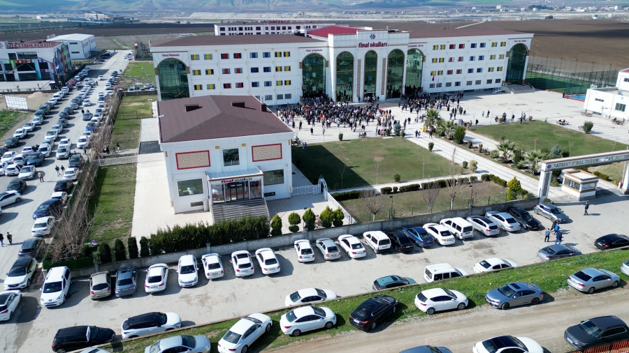 Final’in bursluluk sınavına büyük ilgi