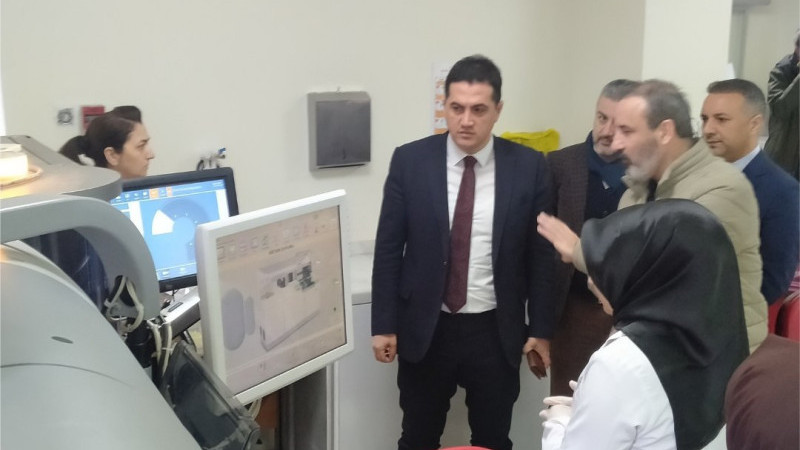 Halk Sağlığı laboratuvarını inceledi