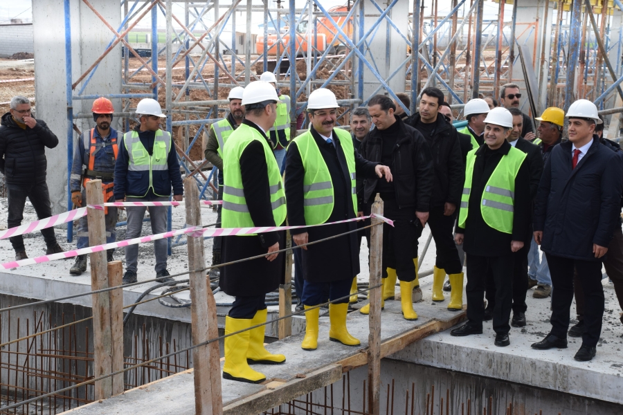 Hastane inşaatını incelediler