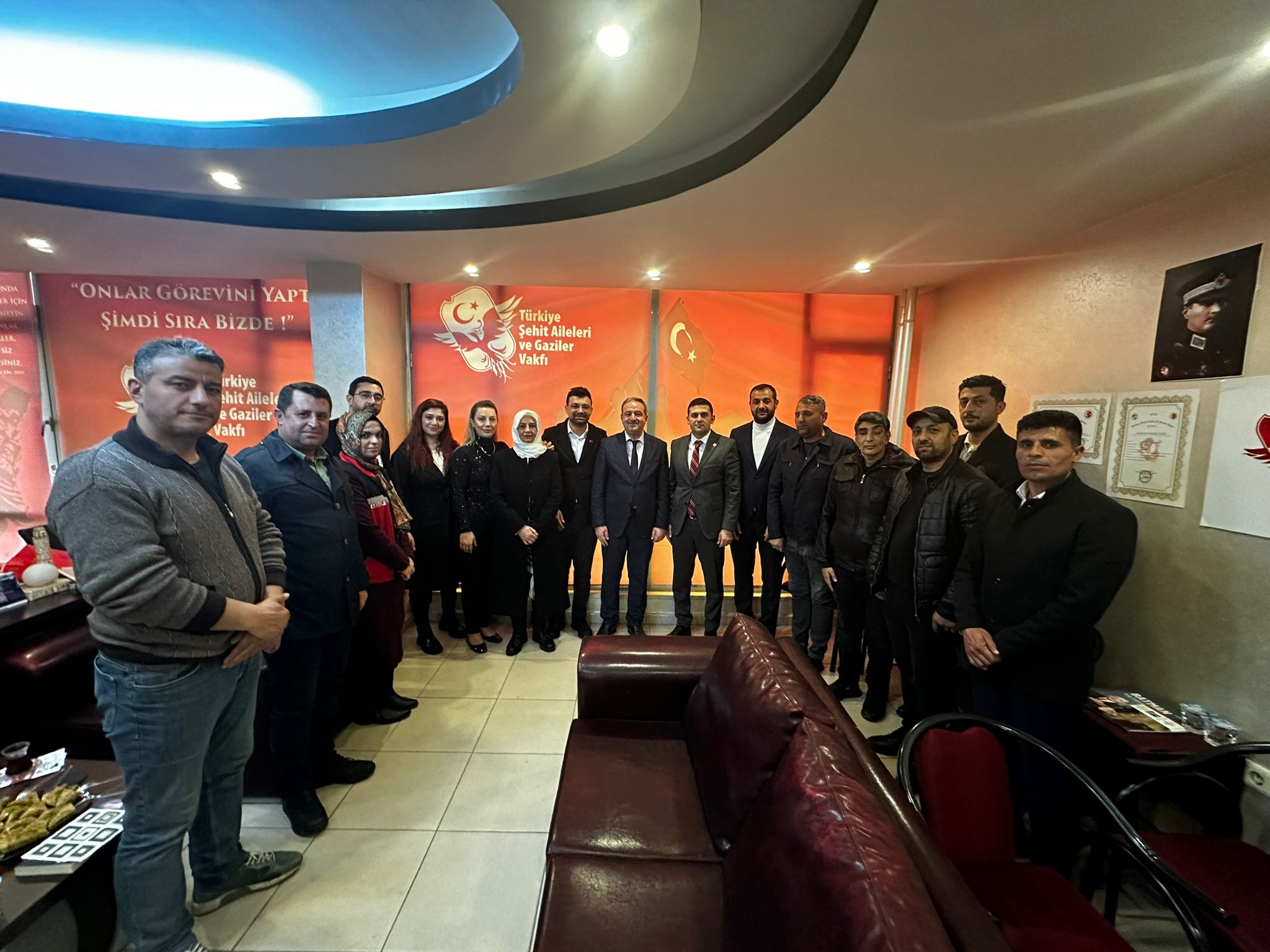 Şehit Aileleri ve Gazi Vakfı’nı ziyaret ettiler