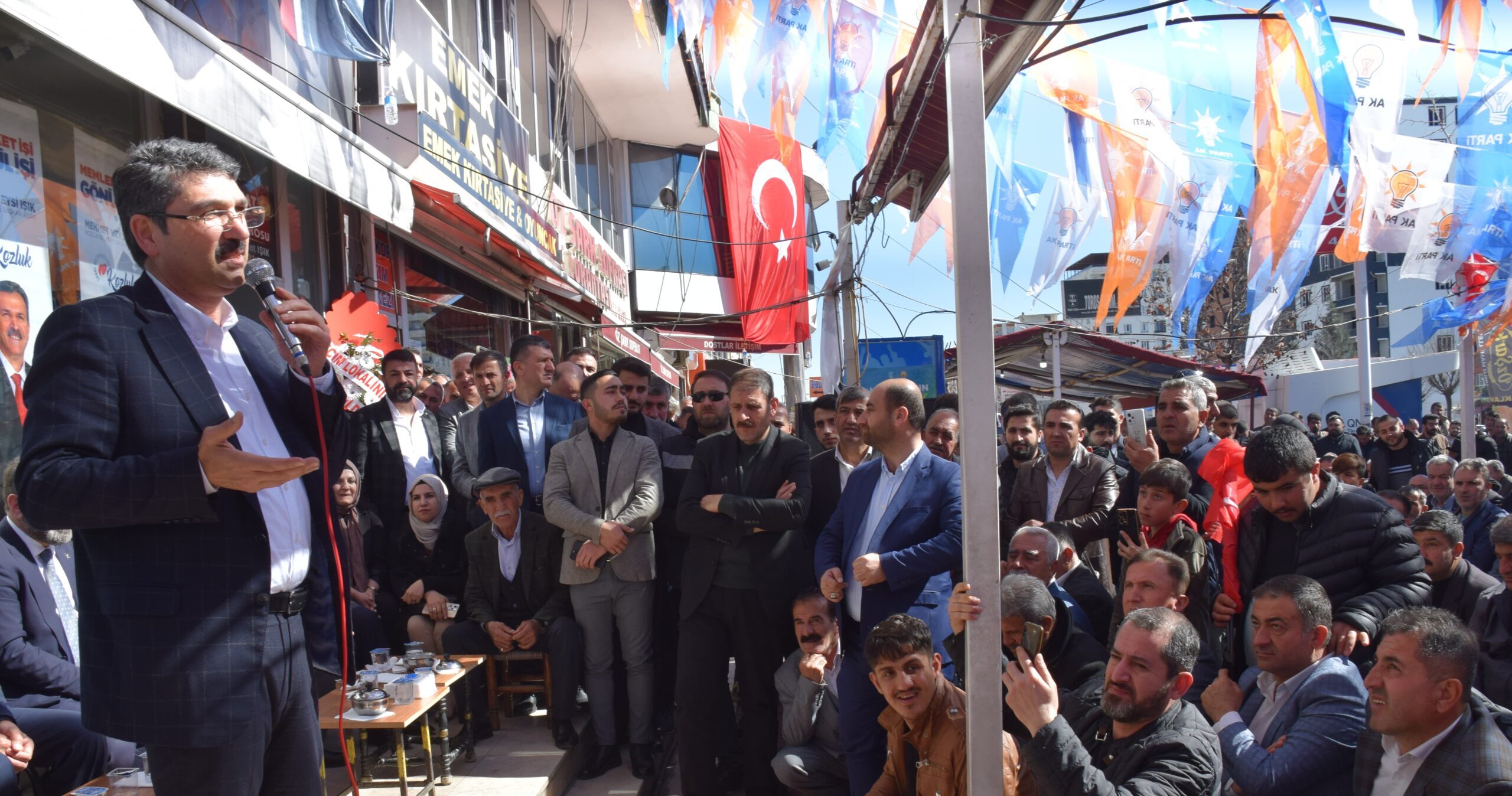 Kozluk’ta görkemli lokal açılışı