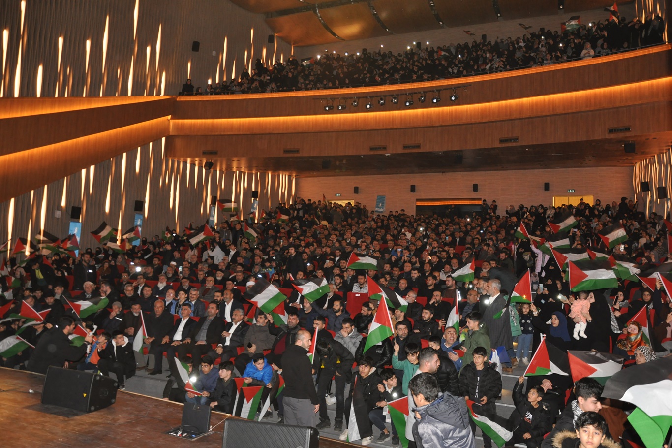 ‘Kudüs ve Şehadet’ programı yoğun katılım