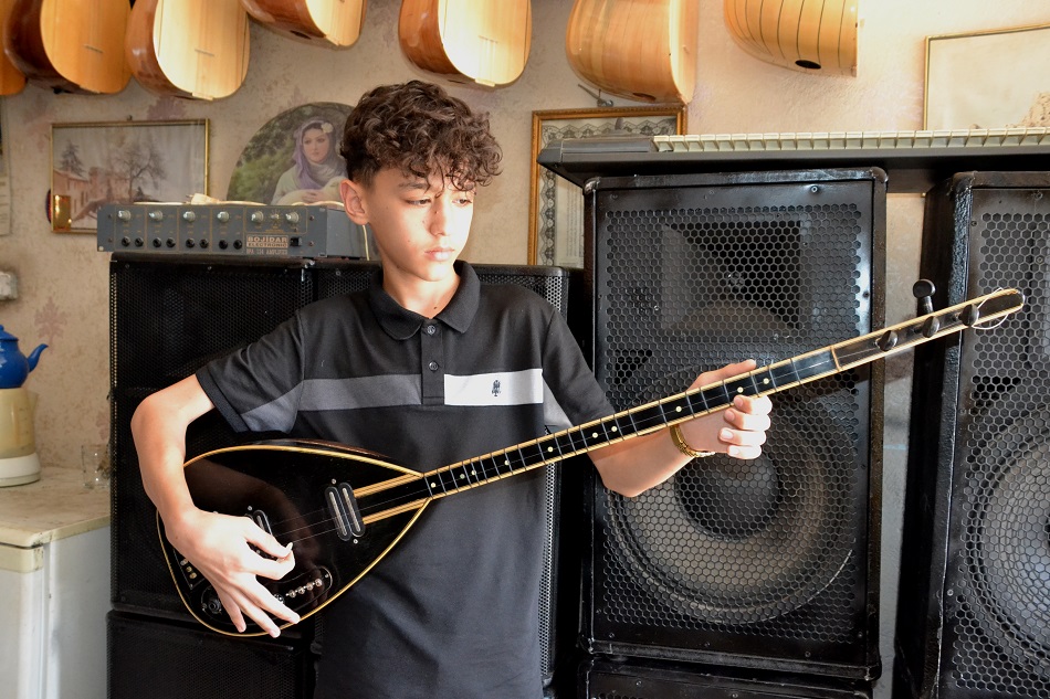 “MÜZİK EĞİTİMİNİ BABAMIN TAVSİYESİYLE ALDIM”