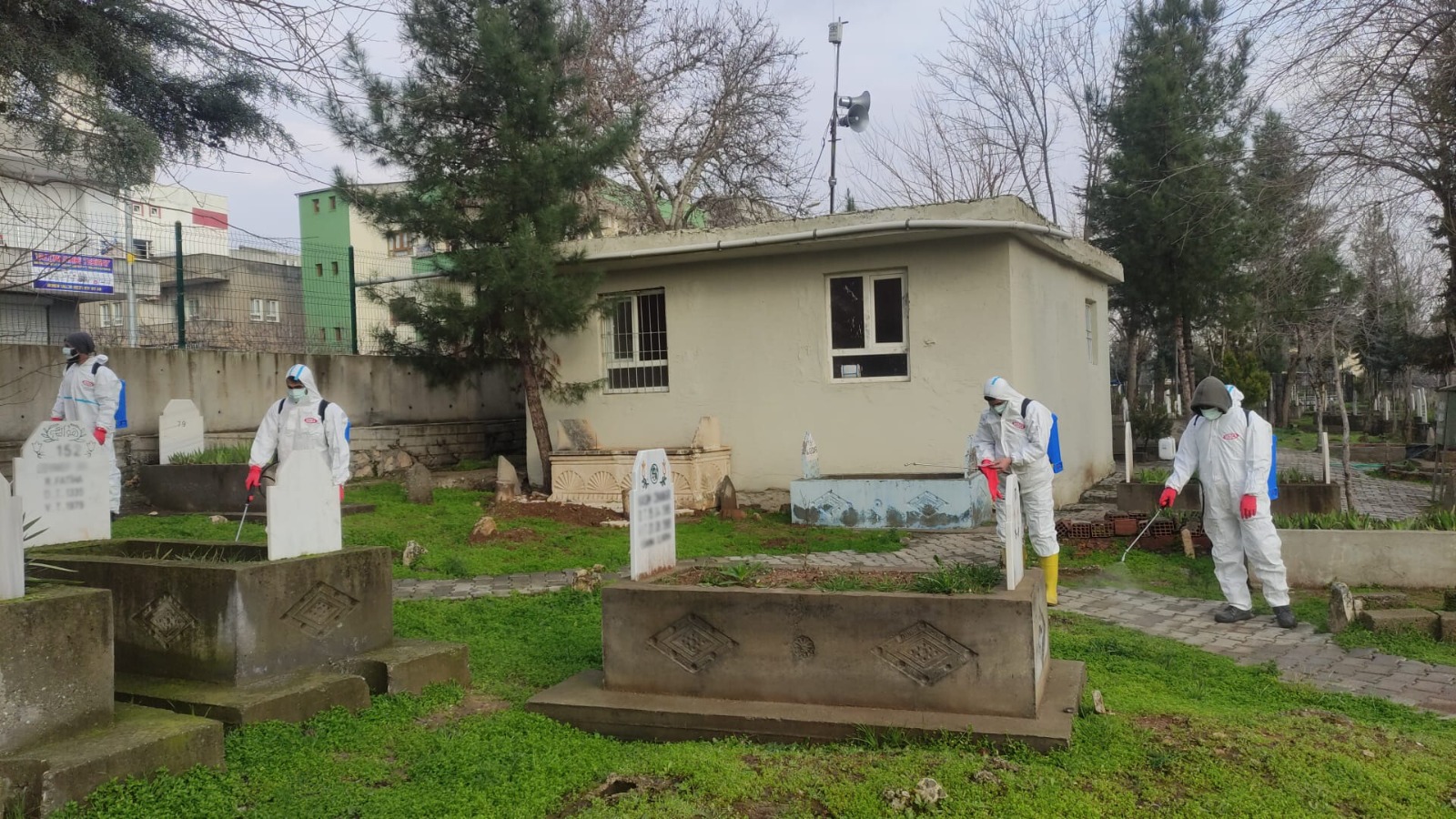 Mezarlıklarda hummalı çalışma