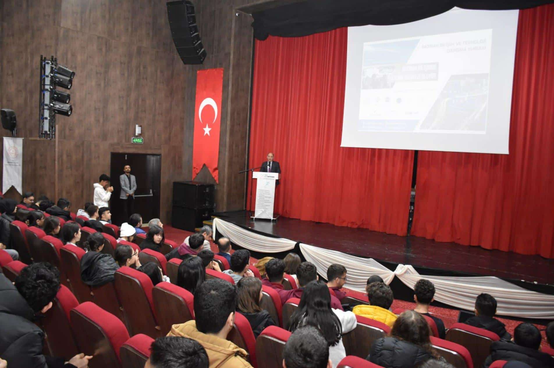 Öğrencilere ‘Siber Güvenlik’ konferansı