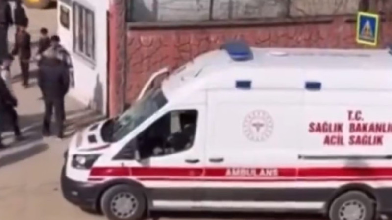 Öğretmen bıçaklandı