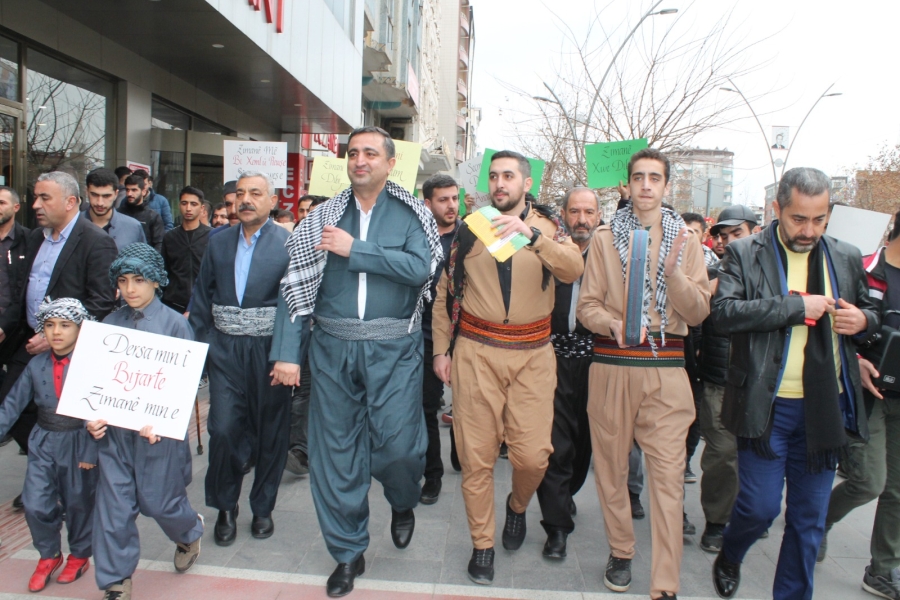 Anadil için yürüdüler