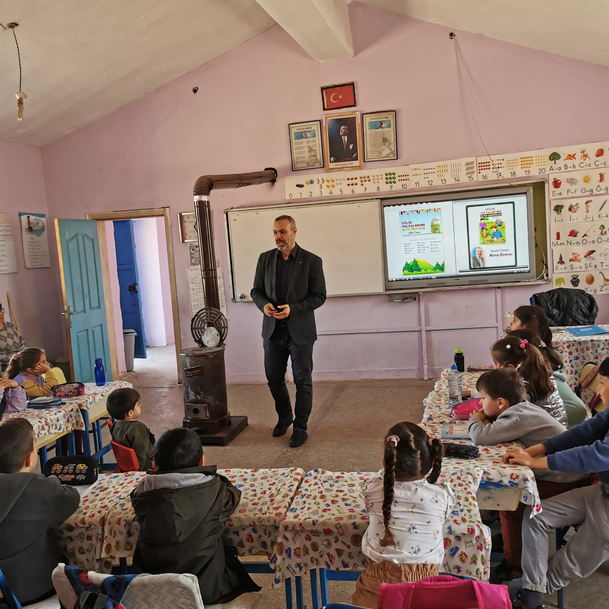 Yazar Özmen, söyleşilerine devam ediyor