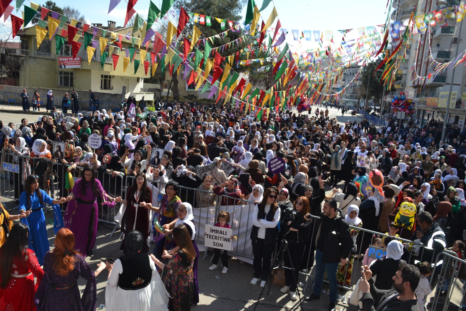 KADINLARDAN COŞKULU ‘8 MART’ MİTİNGİ