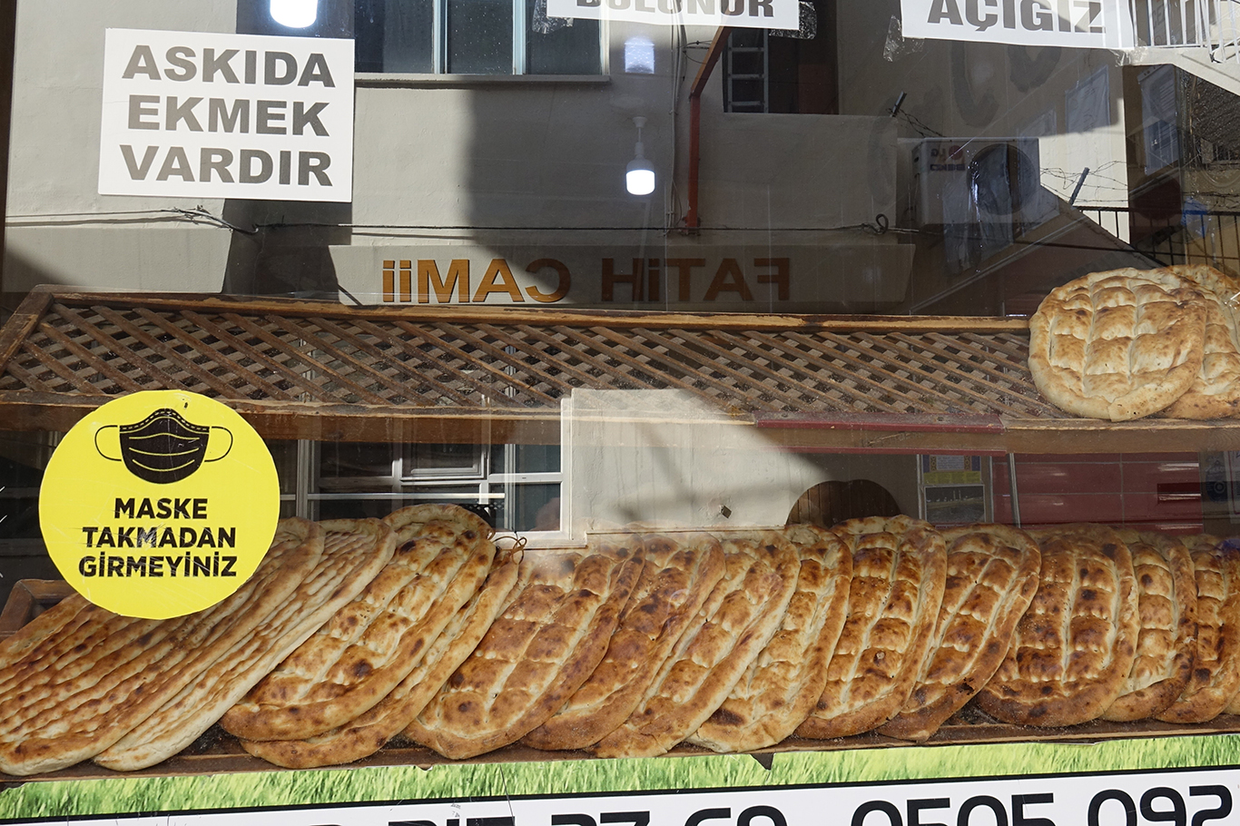 30 Yıldır ‘Askıda Ekmek’ geleneğini sürdürüyor