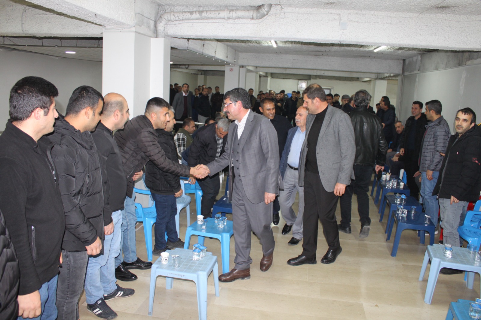 AK Parti seçim lokaline ilgi