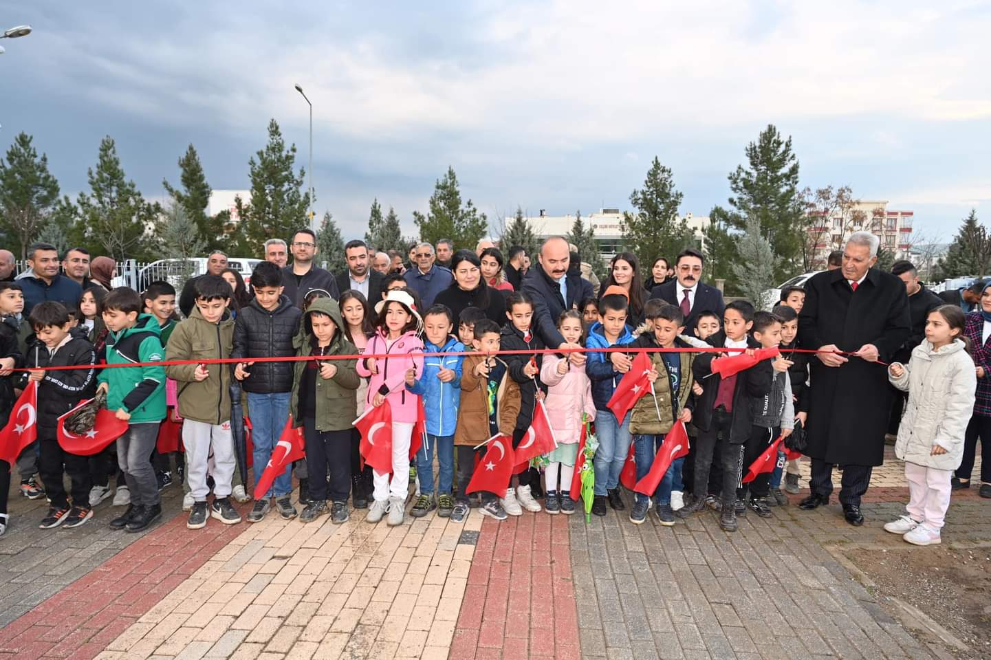 Beşiri’de çocuk parkı açıldı