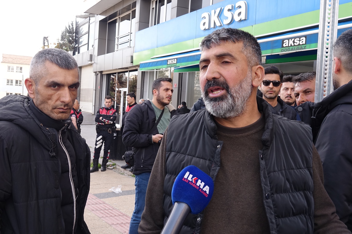 Doğalgaz şirketini protesto ettiler