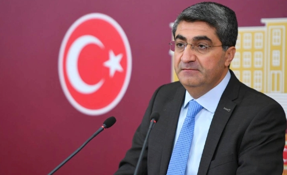 “İktidara da muhalefete de sarı kartı gösterelim”