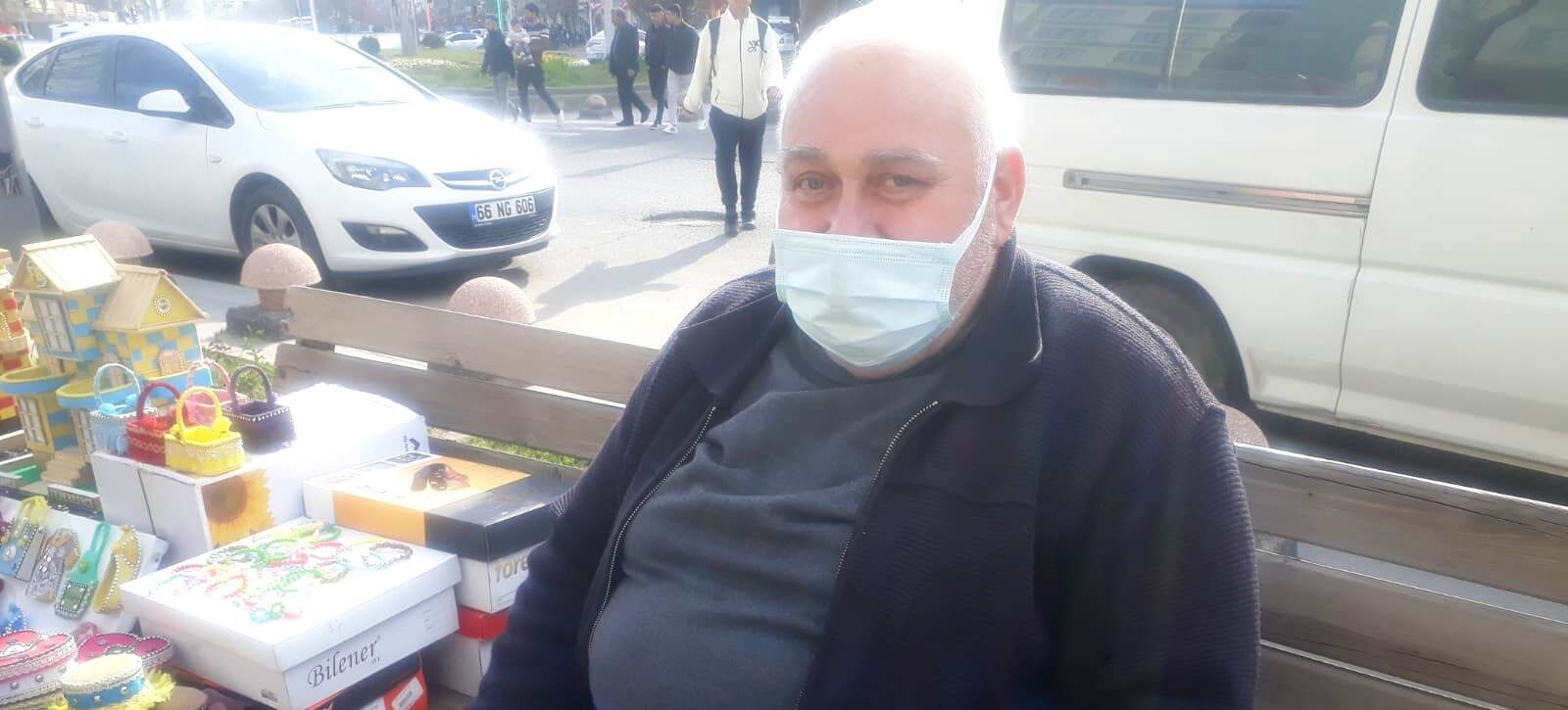 Eşiyle beraber maket evler yapıyor