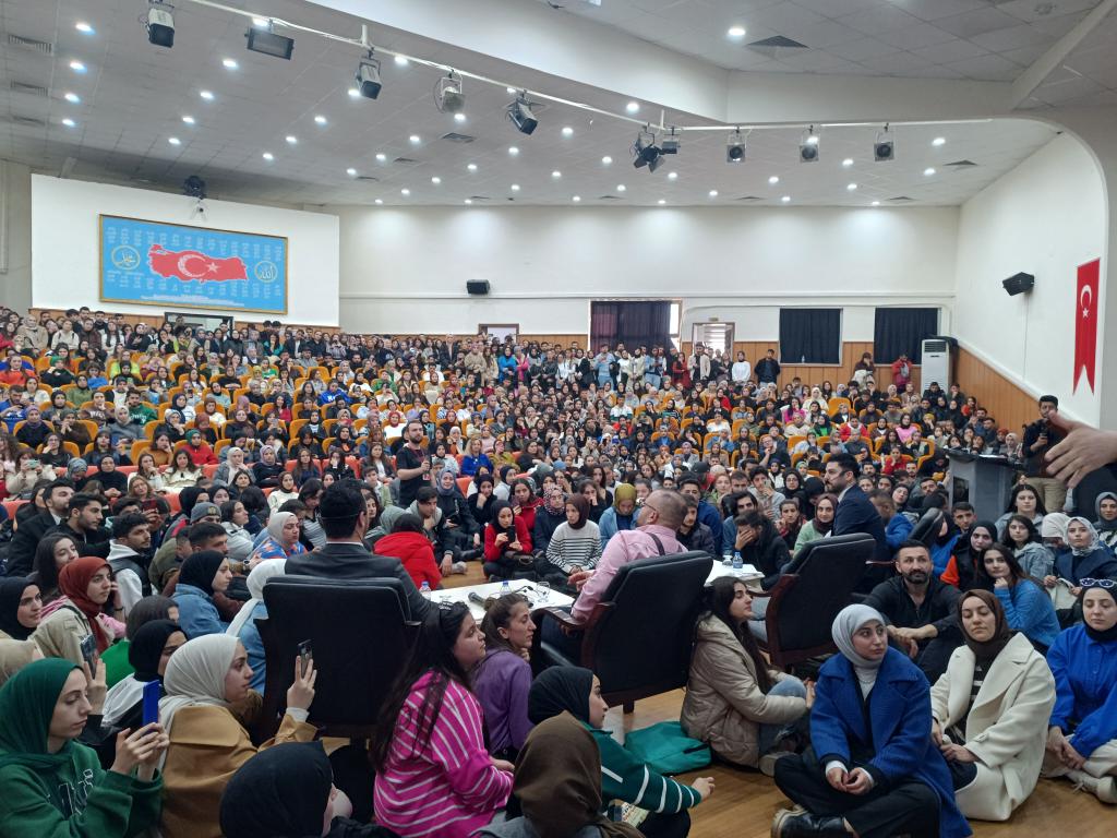 Gençler salona sığmadı