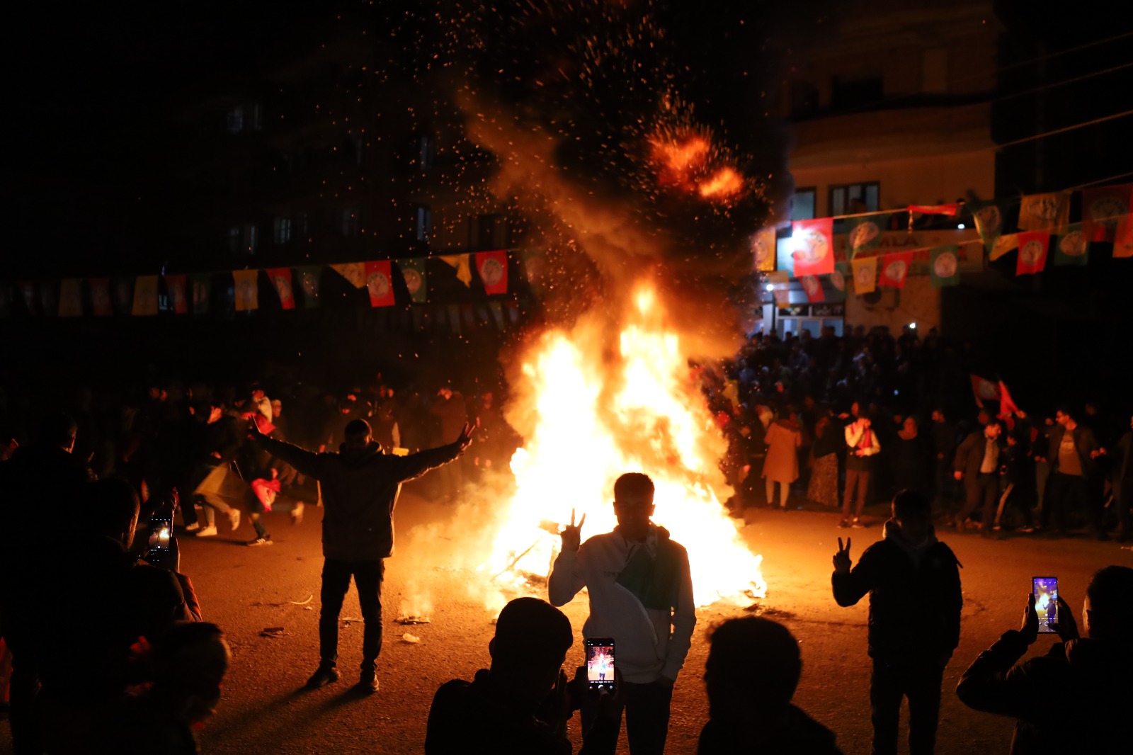 İlk Nevroz ateşi yakıldı