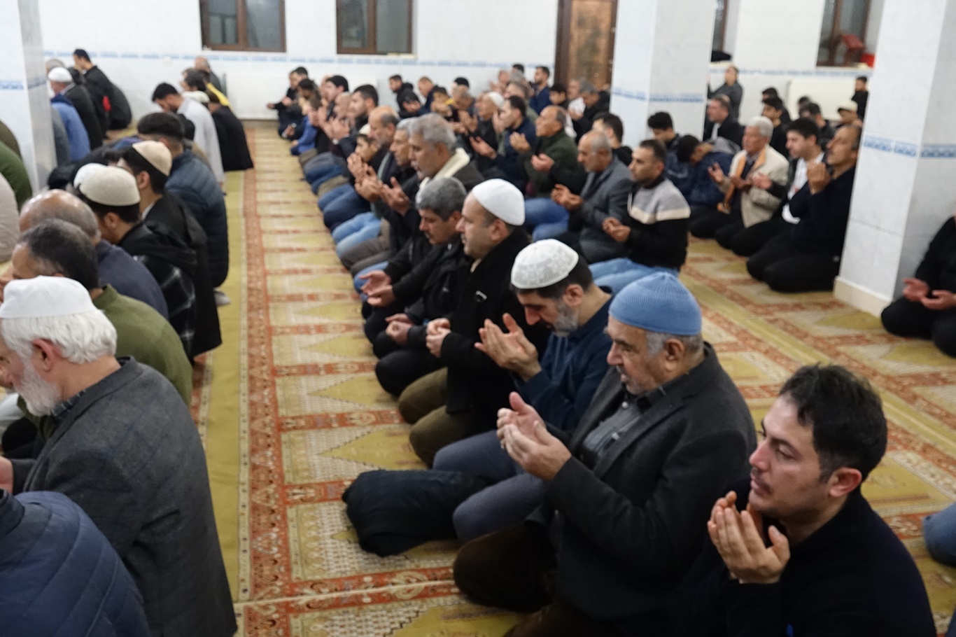 İlk teravih namazı heyecanla kılındı